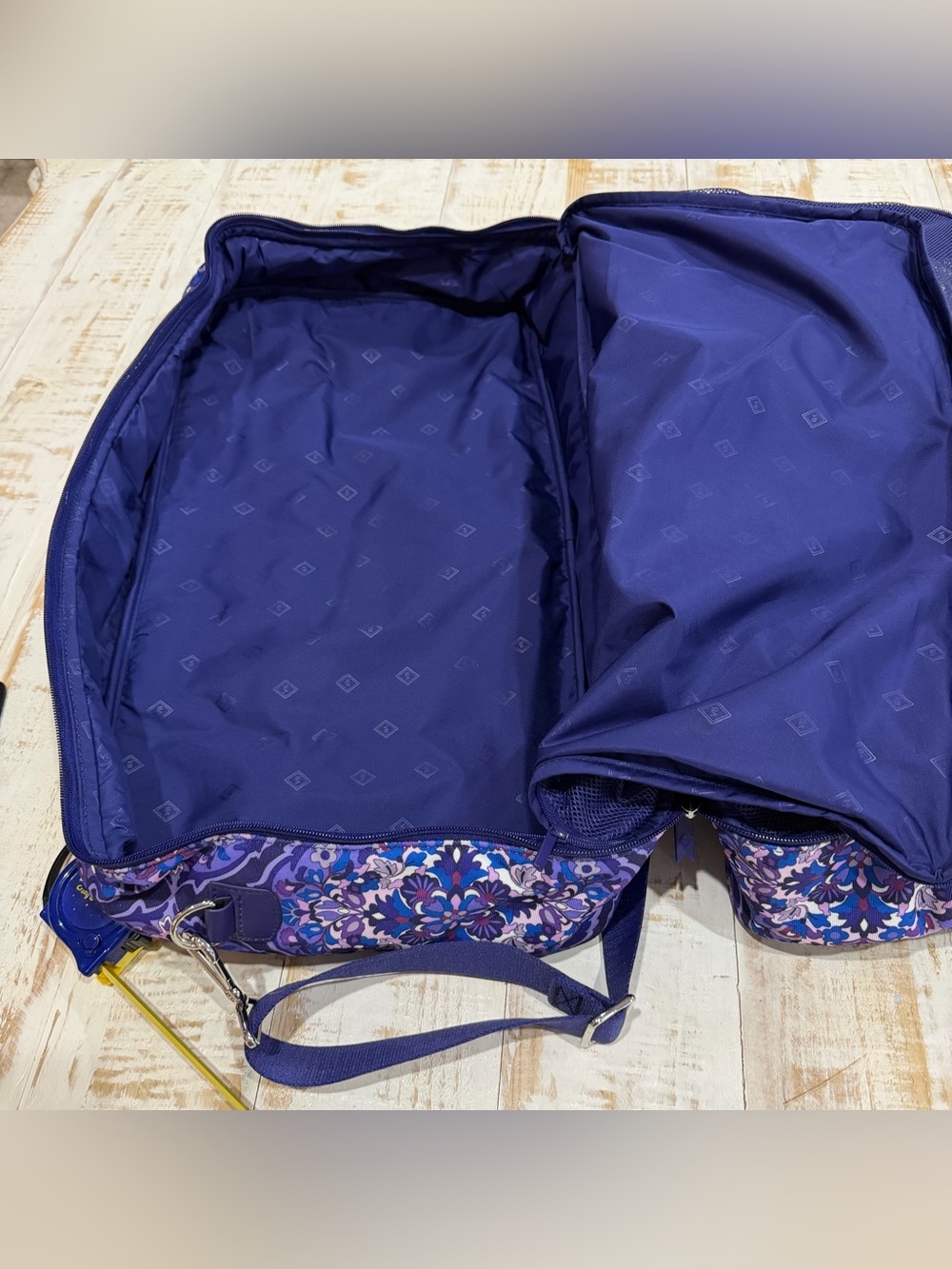 Vera Bradley Iconic Lay Flat Weekender Purple Medallion Travel Duffel Carry On - Picture 8 of 11